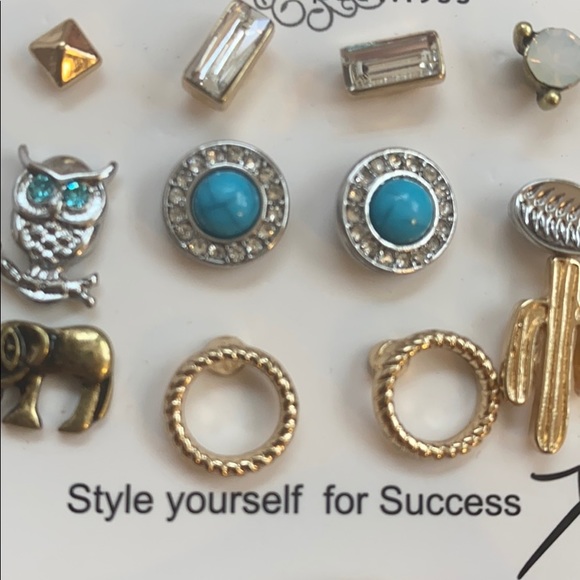 Set of 9 Earrings - Picture 5 of 7